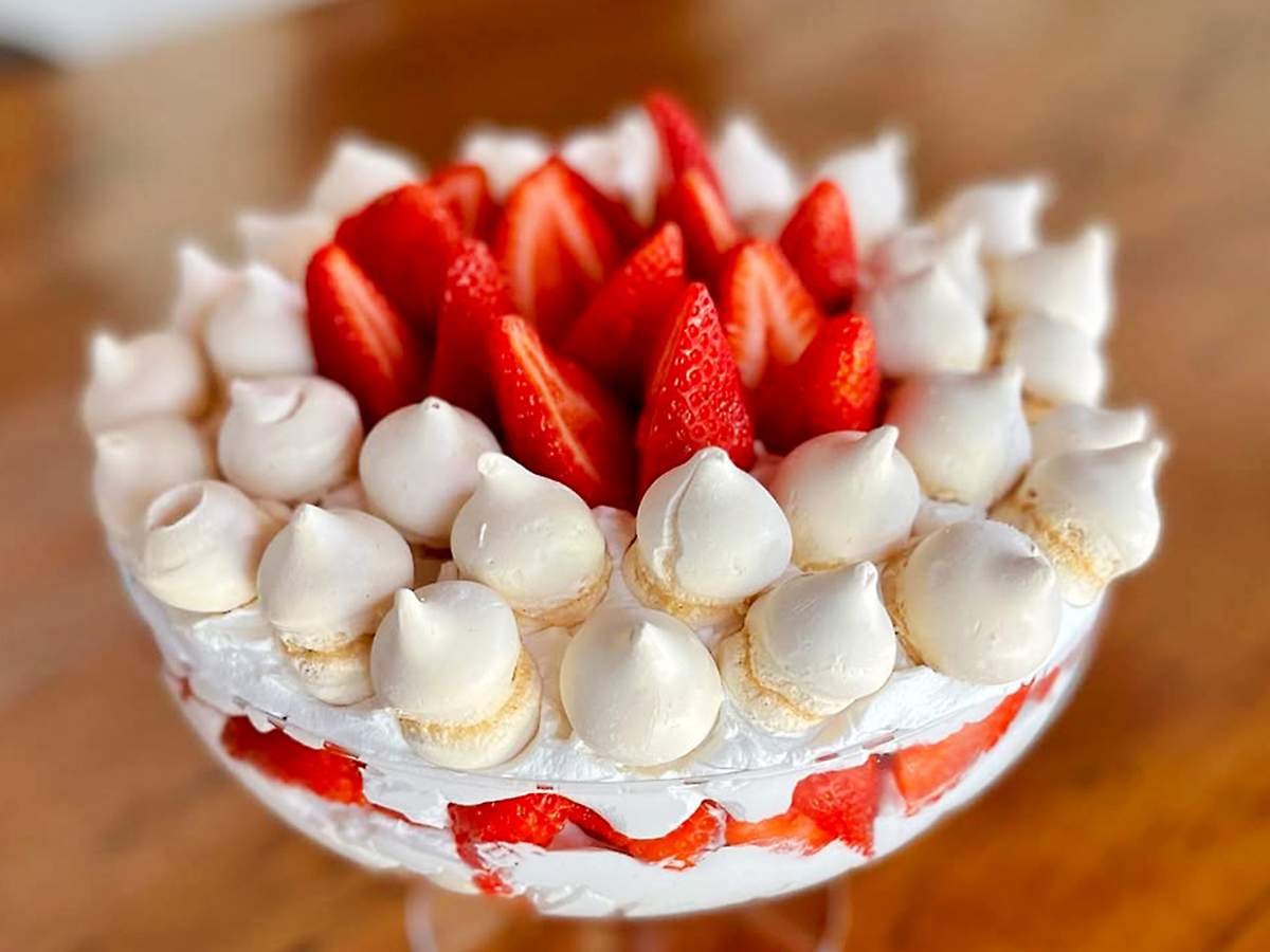 Merengue de morango vegano: sobremesa natalina leve e encantadora